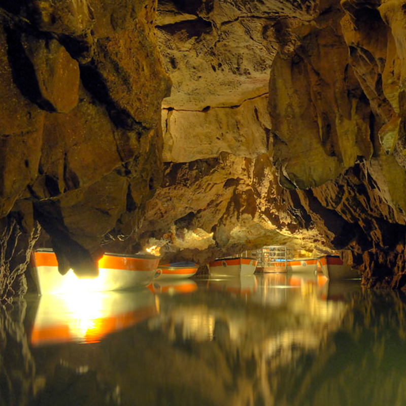 Die Höhlen von San Jose Unterirdische Flussfahrt Grotte von San José Die Höhlen von San Jose Unterirdische Flussfahrt Grotte von San José